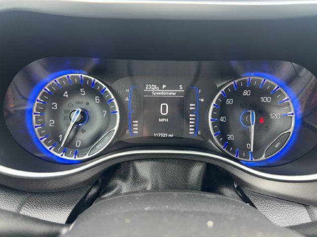 Used 2020 Chrysler Pacifica Touring-L FWD image 16
