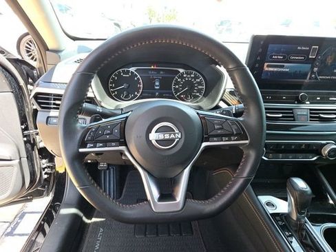 Used 2024 Nissan Altima 2.5 SR w/ SR Premium Package image 16
