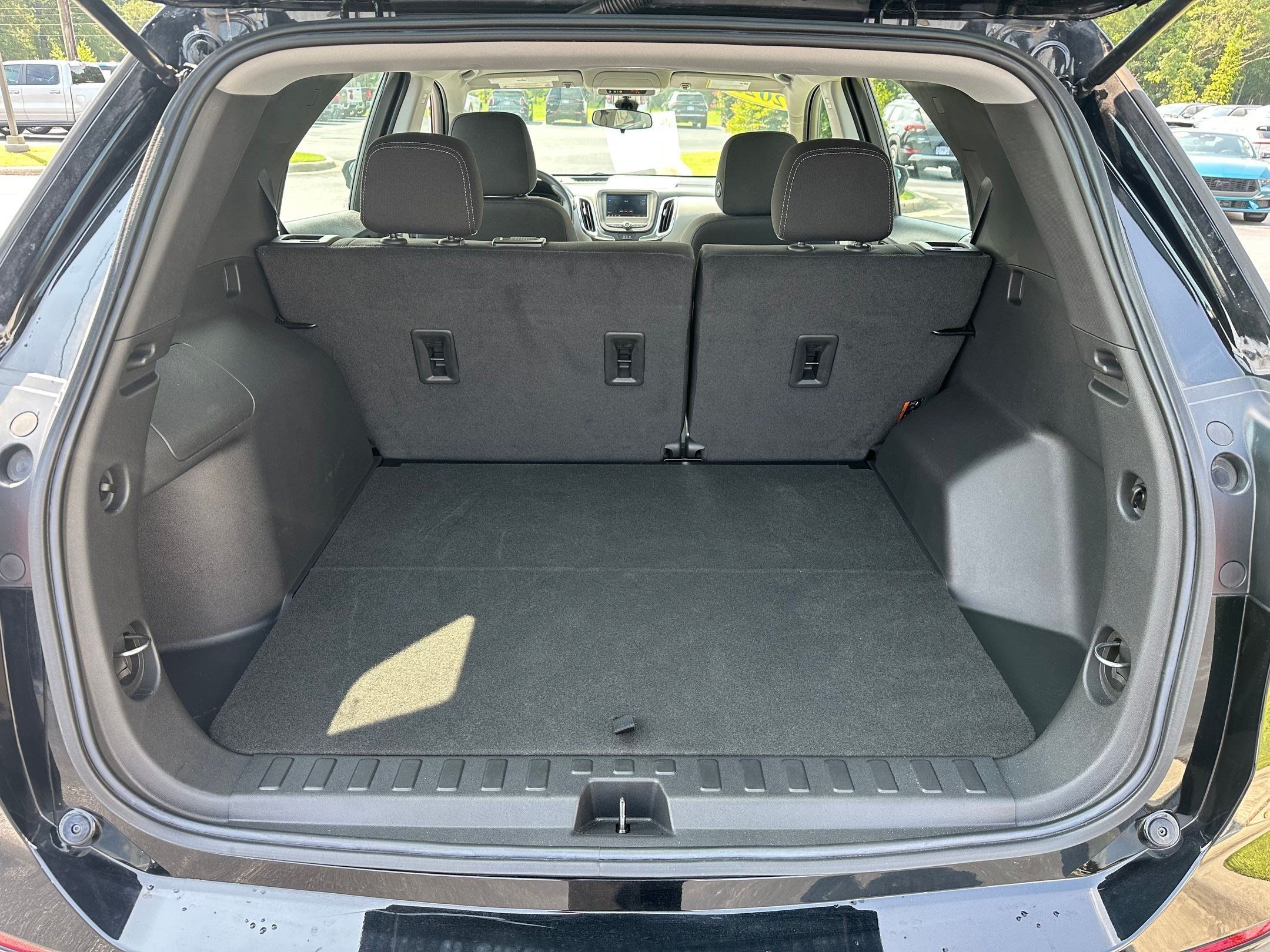 Used 2023 Chevrolet Equinox LS w/ Midnight Edition FWD image 19