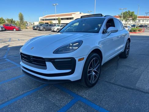 Used 2022 Porsche Macan AWD/4WD image 3
