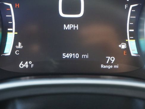 Used 2024 Chrysler Pacifica Touring-L image 12