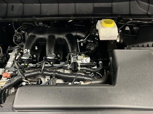 Used 2025 Nissan Pathfinder SL w/ Black Appearance Package FWD image 28