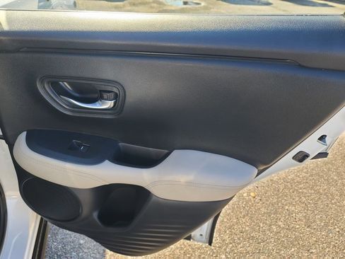 Used 2023 Honda HR-V LX image 18