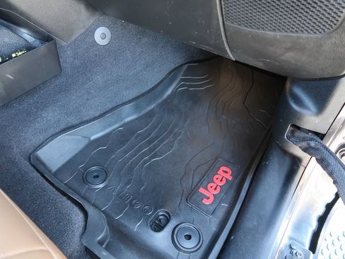Used 2021 Jeep Wrangler Unlimited Sahara AWD/4WD image 39