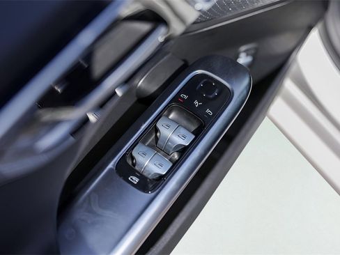 Used 2025 Mercedes-Benz C 300 Sedan image 24