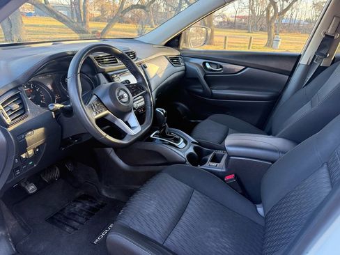 Used 2020 Nissan Rogue SV image 9