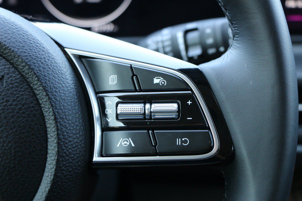 Used 2025 Kia Seltos EX AWD/4WD image 19