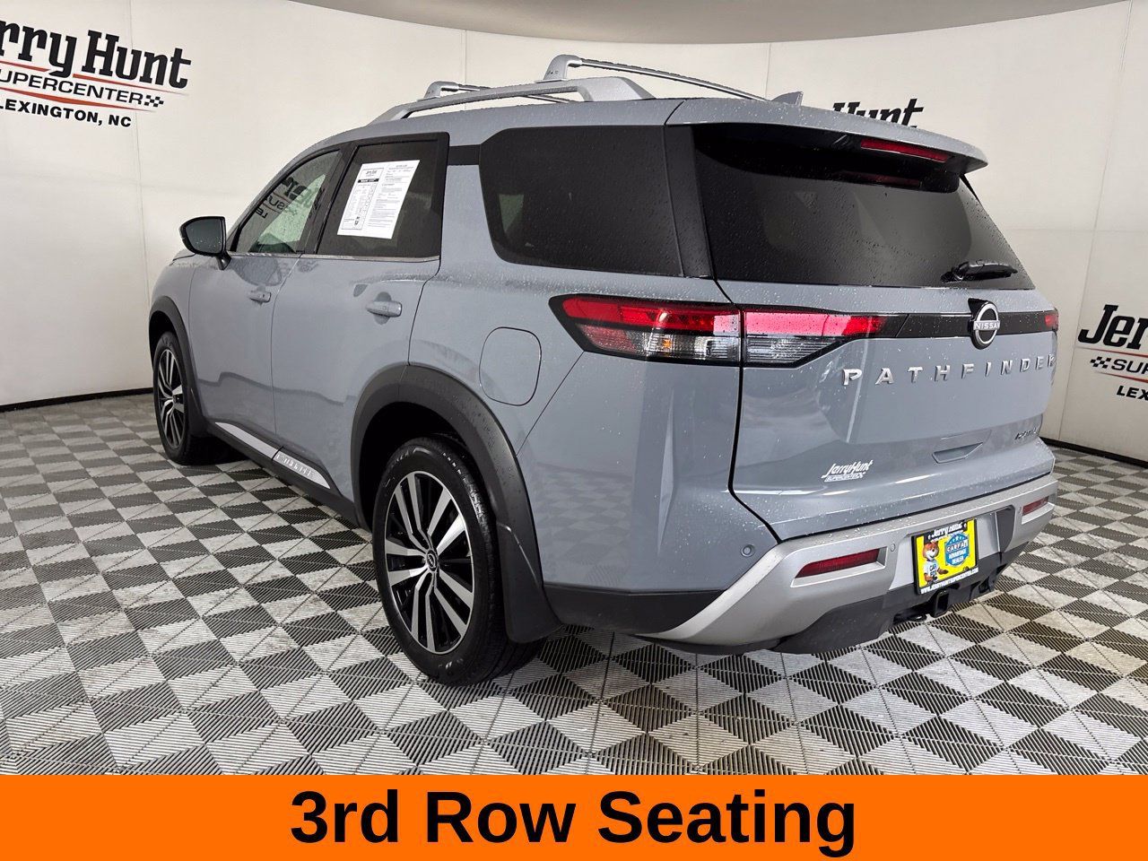 Used 2025 Nissan Pathfinder Platinum w/ Cargo Package FWD image 9