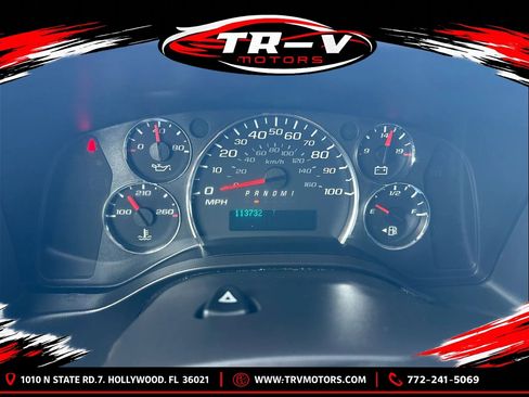 Used 2018 Chevrolet Express 2500 w/ Driver Convenience Package RWD image 20