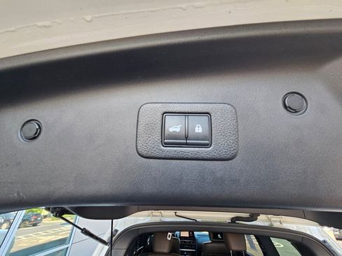 Used 2023 Nissan Armada Platinum w/ Captain's Chairs Package RWD image 13