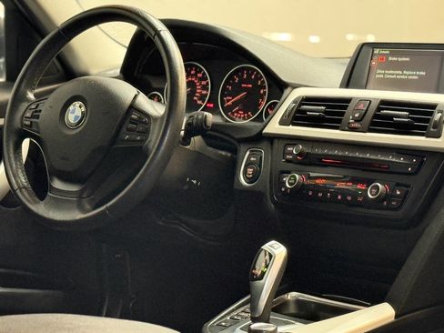 Used 2014 BMW 320i xDrive Sedan AWD/4WD image 4