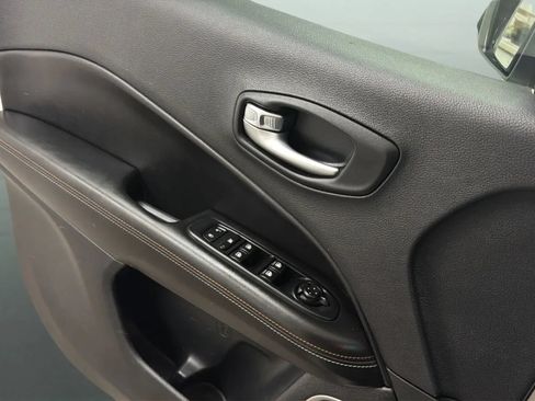 Used 2018 Jeep Compass Sport w/ Tech Group FWD image 17