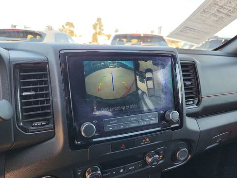 Used 2022 Nissan Frontier PRO-4X image 18