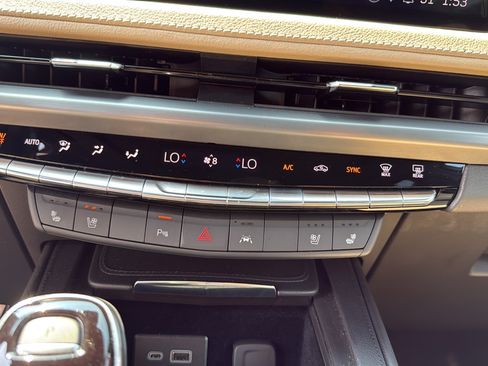 Used 2024 Cadillac XT4 Premium Luxury w/ Active Safety Package AWD/4WD image 38