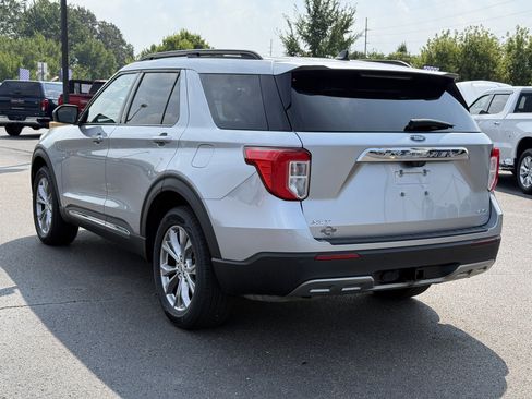 Used 2021 Ford Explorer XLT w/ Equipment Group 202A AWD/4WD image 6