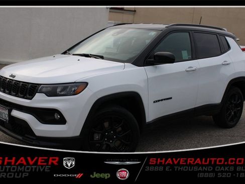 Used 2024 Jeep Compass Latitude w/ Altitude Special Edition image 1