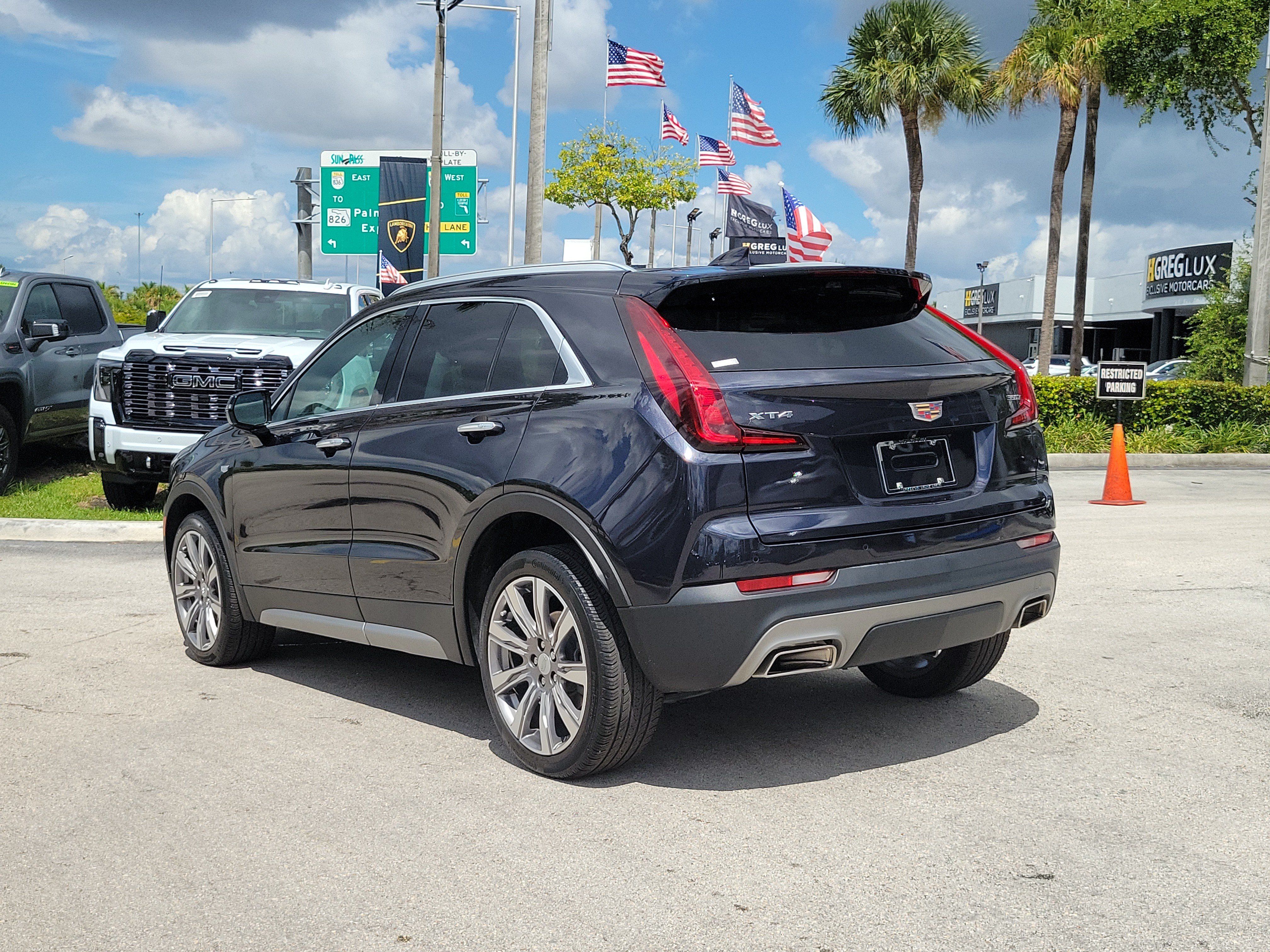 Used 2023 Cadillac XT4 Premium Luxury w/ Enhanced Visibility Package FWD image 7