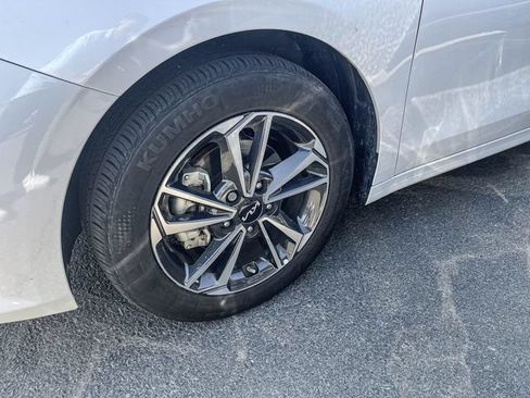 Used 2024 Kia Forte LXS w/ LXS Technology Package FWD image 8