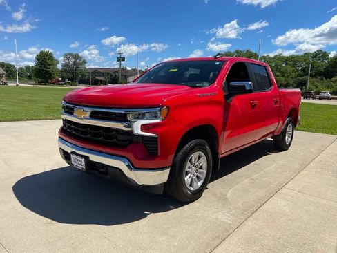 Used 2025 Chevrolet Silverado 1500 LT AWD/4WD image 2