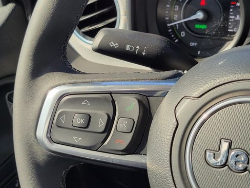 Used 2025 Jeep Wrangler Unlimited Sahara AWD/4WD image 10