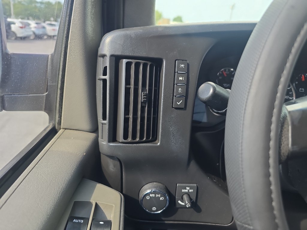 Used 2014 Chevrolet Express 2500 RWD image 20