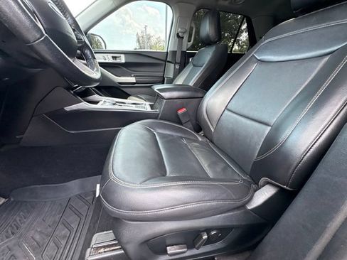 Used 2022 Ford Explorer Limited w/ Equipment Group 301A RWD image 9