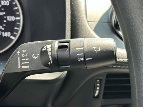 Used 2022 Nissan Rogue S image 14