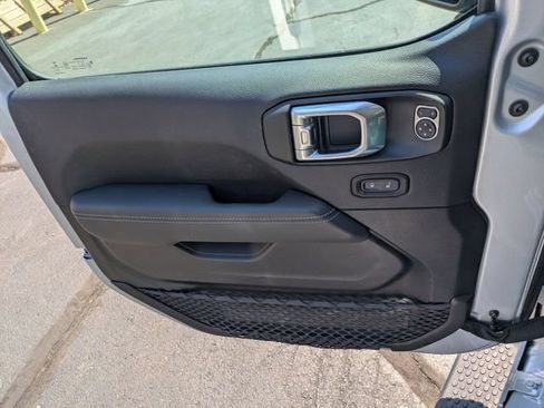 Used 2023 Jeep Wrangler Unlimited Sahara w/ Cold Weather Group AWD/4WD image 11