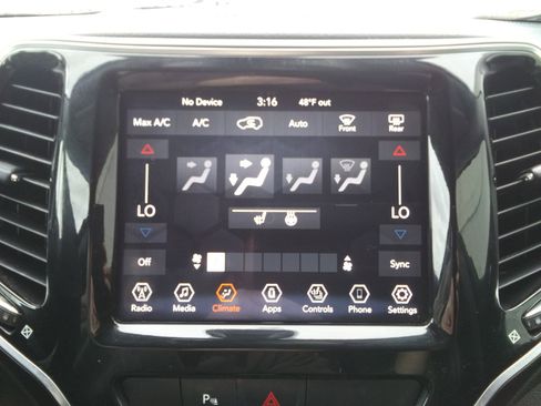 Used 2019 Jeep Cherokee Limited AWD/4WD image 22