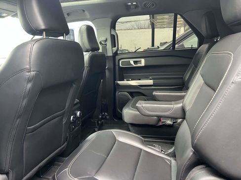 Used 2022 Ford Explorer XLT w/ Equipment Group 202A image 12