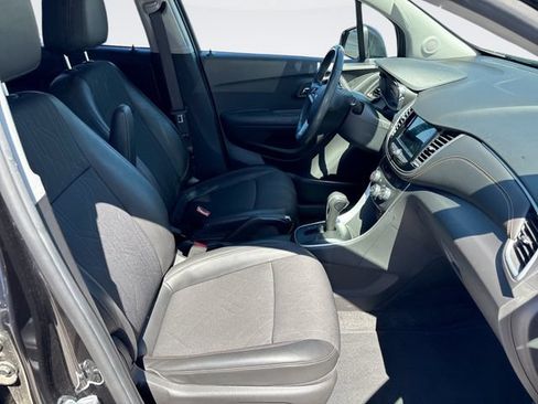 Used 2019 Chevrolet Trax LT w/ LT Convenience Package FWD image 25