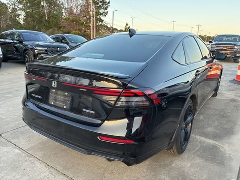 Used 2023 Honda Accord Sport image 2