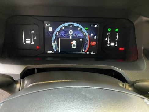 Used 2025 Toyota Tacoma SR5 AWD/4WD image 36