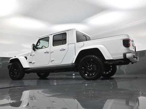 Used 2023 Jeep Gladiator Overland AWD/4WD image 18