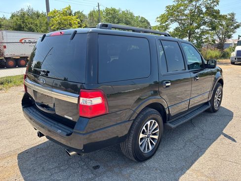 Used 2017 Ford Expedition XLT AWD/4WD image 3