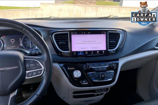 Used 2022 Chrysler Pacifica Touring-L FWD image 6