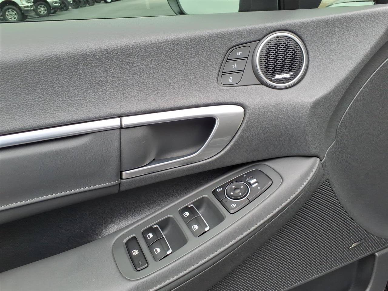Used 2021 Hyundai Sonata Limited w/ Preferred Accessory Package FWD image 6