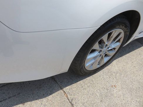 Used 2015 Lexus ES 300h w/ Premium Package w/Bamboo Trim FWD image 37