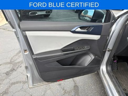 Used 2022 Volkswagen Taos SE FWD image 21