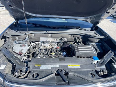 Used 2025 Volkswagen Atlas Cross Sport SE image 32