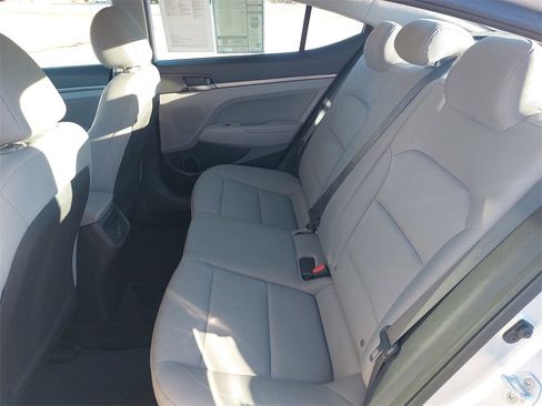 Used 2017 Hyundai Elantra SE image 33
