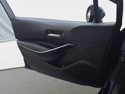 Used 2025 Toyota Corolla XLE FWD image 27