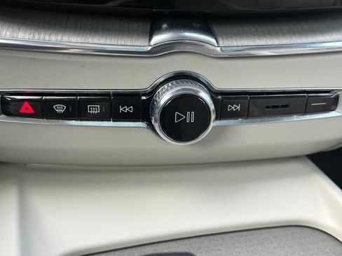 Certified 2024 Volvo XC60 T8 Plus w/ Protection Package Premier image 29