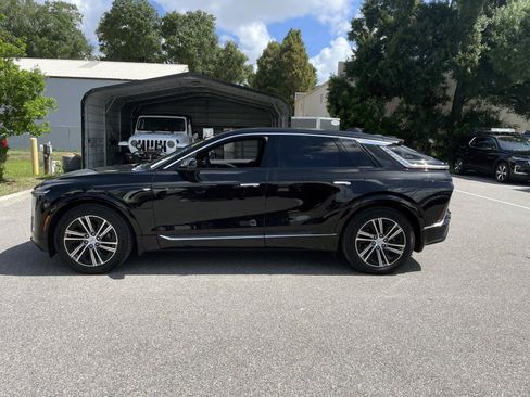 Used 2024 Cadillac Lyriq Luxury w/ LPO, Floor Liner Package AWD/4WD image 2