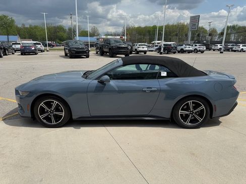 Used 2025 Ford Mustang Premium RWD image 10