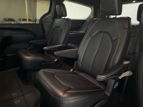 Used 2025 Chrysler Pacifica Select FWD image 65