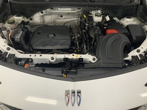 Used 2024 Buick Encore GX Sport Touring image 9