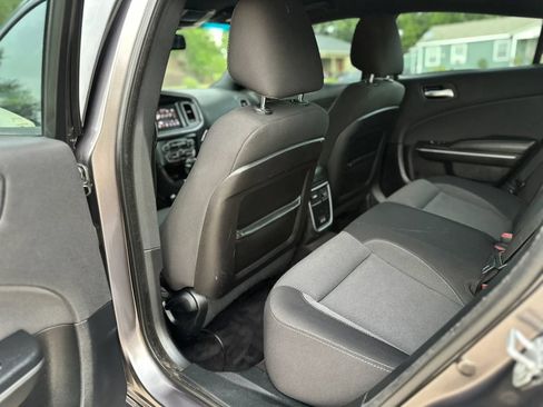 Used 2017 Dodge Charger SE RWD image 15