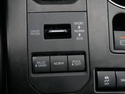 Used 2021 Toyota Highlander XLE image 49