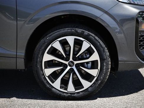 New 2026 Audi Q3 quattro 2.0T AWD/4WD image 5